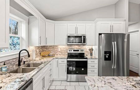 Family Home in Oakwood, 12 Mins to Campus, Patio, Washer Dryer, 2 Bathrooms, Utilities and Internet Included, Great for Students or Families, Charming Oakwood-Lincoln Park Home, 10 Walk to Dining, 24 Hour Hospitality Team - Foto 8