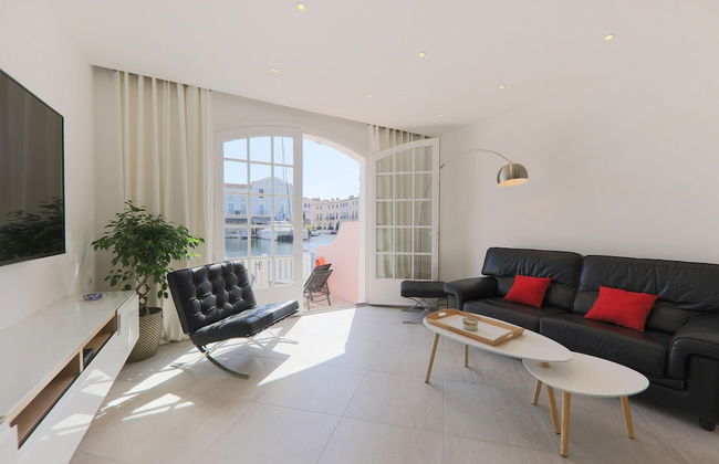 Superb Vacation Home With Pontoon - Photo 18