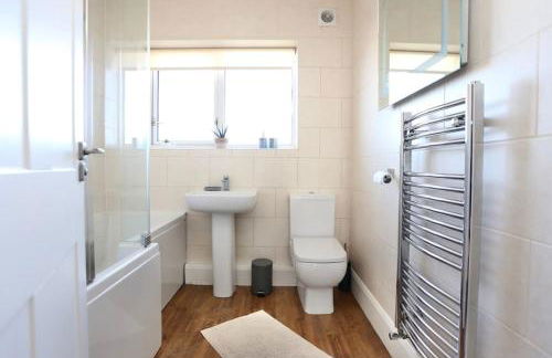 Fabulous beachfront 3 bed house with parking - Foto 50