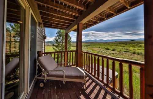 Mountain Bliss 3 BR Retreat With Views and Hot Tub - Foto 27
