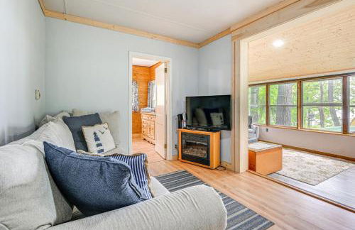 Lakefront Cabin with Fire Pit, Dock, and Boat Rental - Foto 6