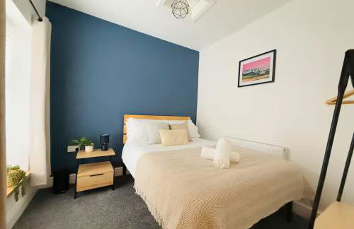 Comfy 4 Bed Home - Port Talbot - Perfect for Contractors & Families - Foto 8