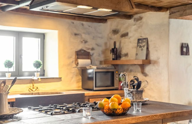 Beautiful Holiday Home with Hot Tub, Sauna & Monumental Fireplace - Photo 9