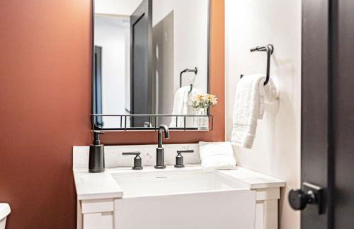 Stylish Townhome Walkable Garage - Foto 14