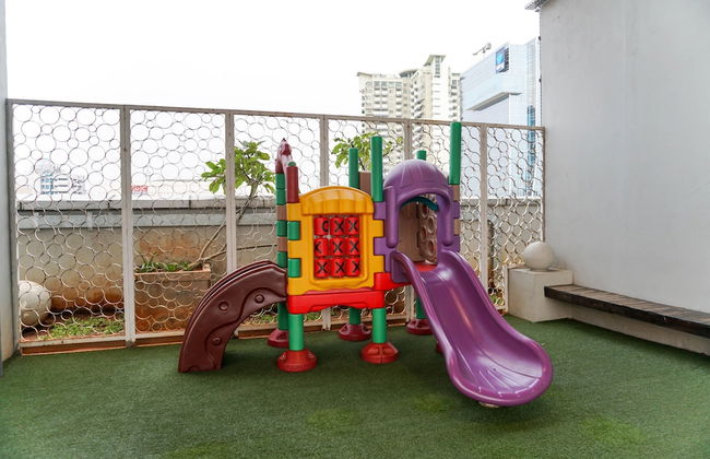 Tranquil 1BR GP Plaza Apartment - Photo 36