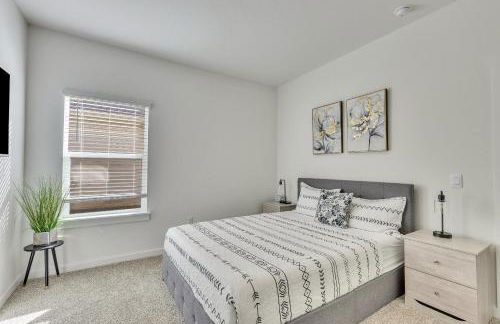 Stylish 4BR Family Home with Game Room and Backyard - Foto 32