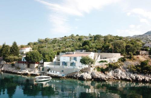 Villa Beline direct aan zee, verwarmd zwembad en sauna - Photo 2