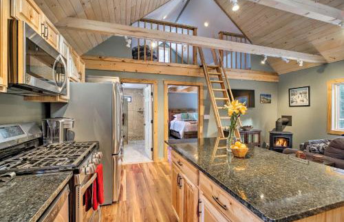 Newly Built Cabin w/ Hot Tub - 16 Mi to Stowe Mtn! - Foto 10