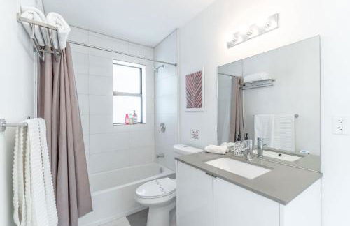 Renovated Apts with Kitchen, Fast WiFi, Smart TV, Roku & Pool Onsite 4 mi to Surfside Beach - Foto 48