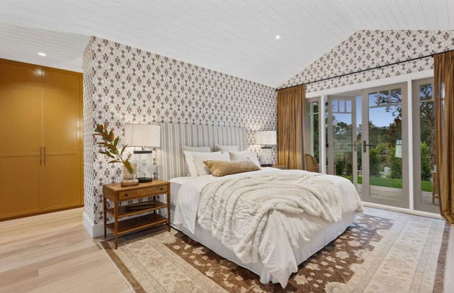 Muskoka Luxe Retreat With Pool Spa Fire Pit - Photo 3