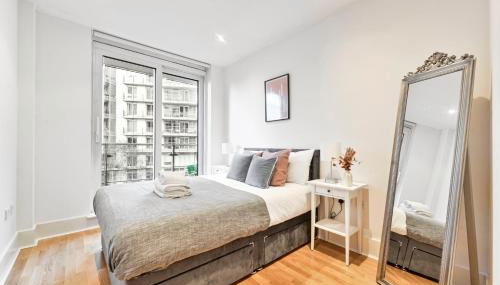 Bright Riverside 2 Bed Haven with Balcony - Modern Comfort in Battersea - Foto 3