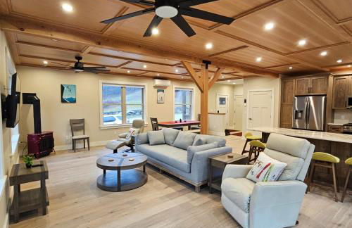 Powder Run - Modern 3BR Basecamp with Hot Tub, AC, EV Charger & Flat Parking - Foto 27