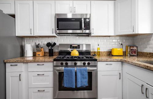 Gorgeous 4-bed home with Golf, Pool, & Hot Tub! - Photo 12