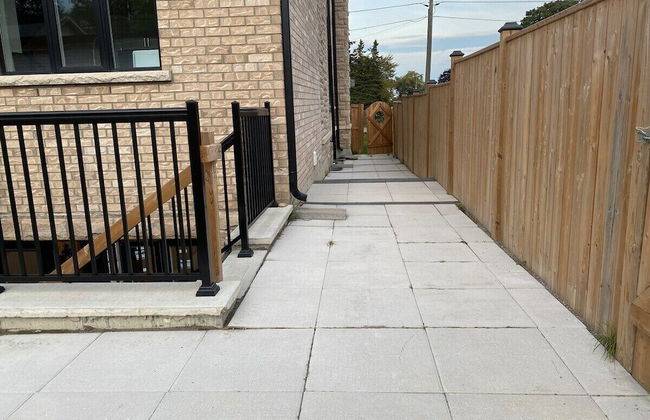 Brand New Basement Apt next to Beach & Go Train - Foto 36