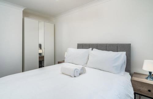 Pass the Keys Stylish 4 Bedroom Home with Parking in Borehamwood - Foto 20