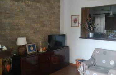 Violet Bedroom and Apartment - Photo 3