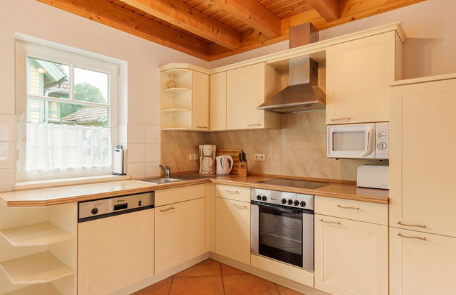 Cozy Holiday Home with Wood Burning Stove near Water - Foto 4