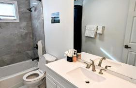 Spacious Downtown 2-bdrm Apartment - Photo 2