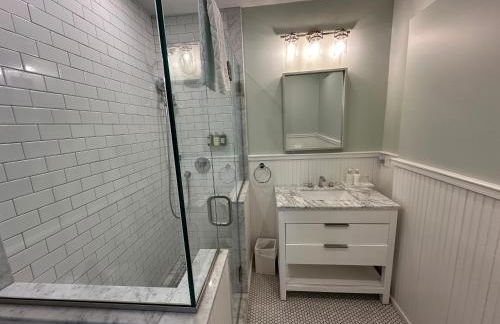 Charming Victorian Home Downtown Newport - Photo 36