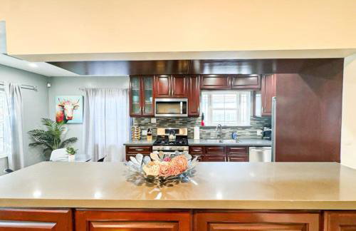 Charming 3BR Spot Near LAX, SoFi and Forum - Foto 12