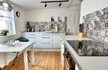 Schönes City-Apartment mit 2 Schlafzimmer, Parkplatz, ruhig und hell, D46-DG - Photo 11