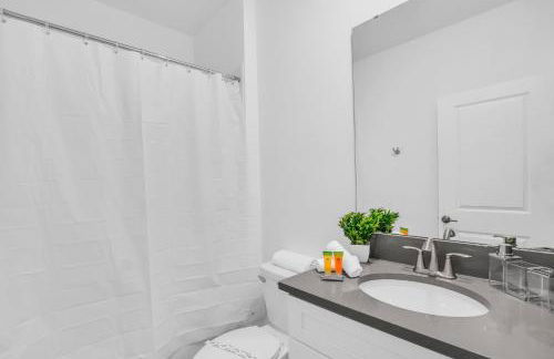 5BR Family Haven Near Disney with Private Pool - Foto 30