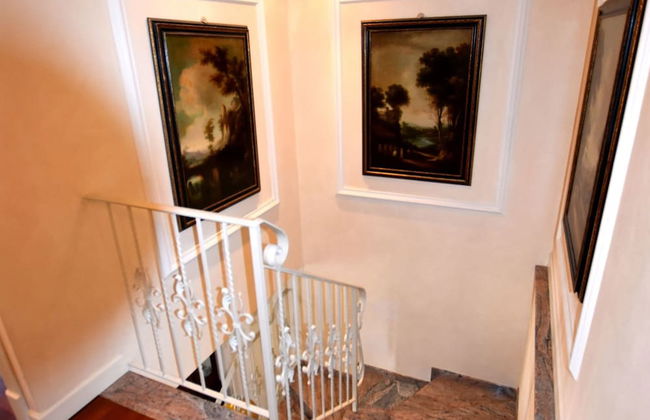 Luxurious Villa in Lombardy with Garden & Hot Tub - Photo 26