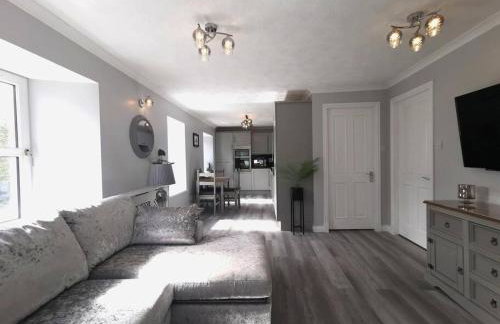 B'Dazzled Flat, Castletown - Photo 1