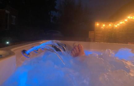 Fantastic Location, Annexe with Hot Tub - Photo 3