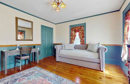 Longview House - Photo 9