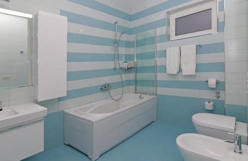 Abelia, two terraces, hot tub, free parking - Foto 8