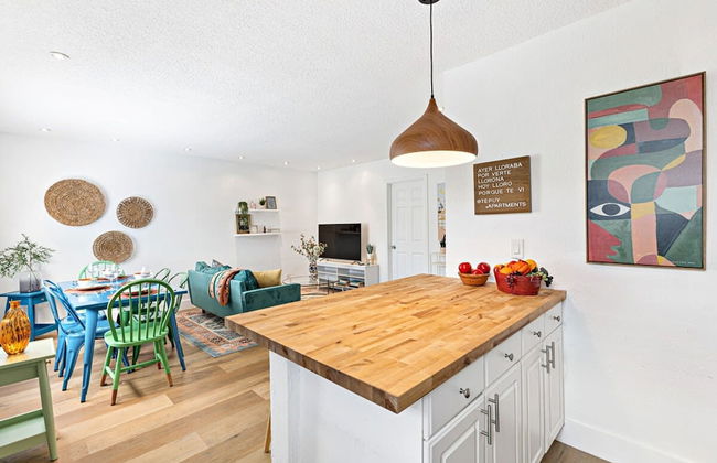 Stylish 2 BR Condo - Close to Riverwalk - Photo 21