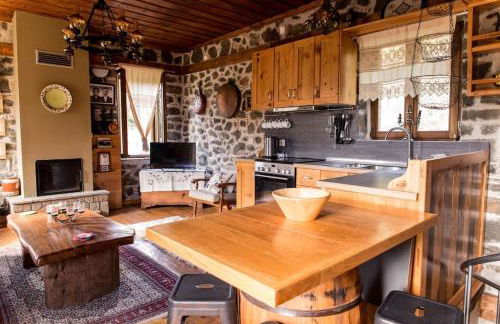 Πέτρινη κατοικία με υπέροχη θέα στο όρος Κόζιακα. - Foto 22