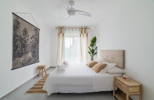 Chalet con piscina en entorno idílico - Foto 1