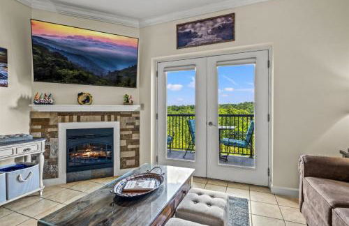 Smoky Mountain View Condo- Hot Tub, Indoor Pool, Walking Path, Playground - Foto 9