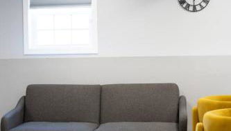 Urban Contemporary Apartment - Photo 5