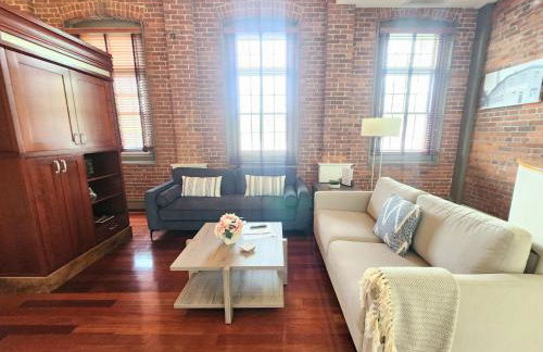 Jennifer's Historic Riverfront Loft Private Patio - Foto 6