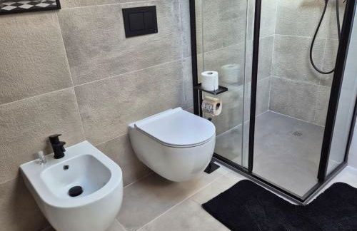 Moderna Mansarda con parcheggio gratuito - Foto 15