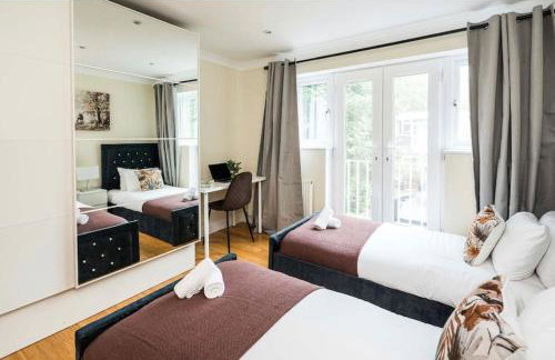 Where Style & Convenience Combine- Photo ID Required - Foto 22