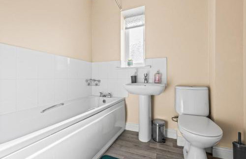 #35 City Home - Sleeps 8 3BDR 2 BR- Bham CC 10 mins - "Perfect for Contractors and Families - Free Parking" - Foto 14