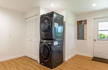 Sunny Side Island Retreat by Avantstay Backyard - Photo 54