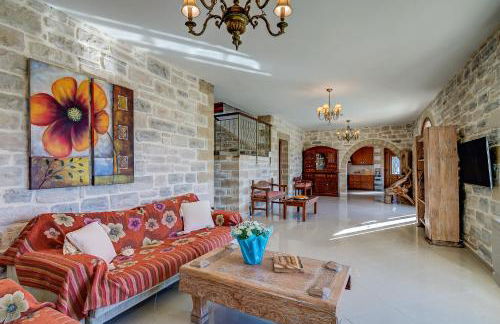 Hectoras Villa in Plaka BY APOKORONAS-VILLAS - Photo 52