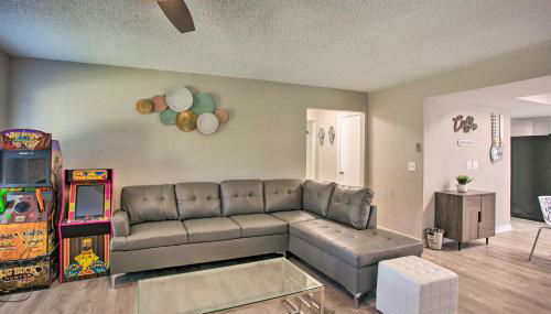 11 Mi to Holiday at Arboretum! Home with Hot Tub - Photo 5