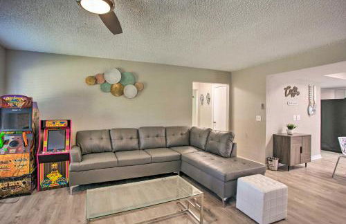 11 Mi to Holiday at Arboretum! Home with Hot Tub - Foto 10