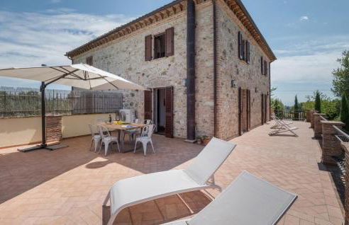 Nice Apartment In Avigliano Umbro - Foto 2