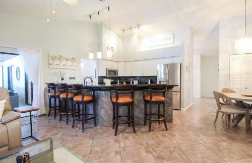 Elegant 3BR 2BA Private Pool Home - Foto 6