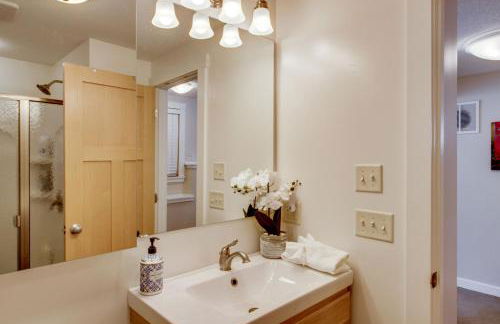 Cozy Rice Lake Cabin with Balcony and Grill and Views - Photo 19