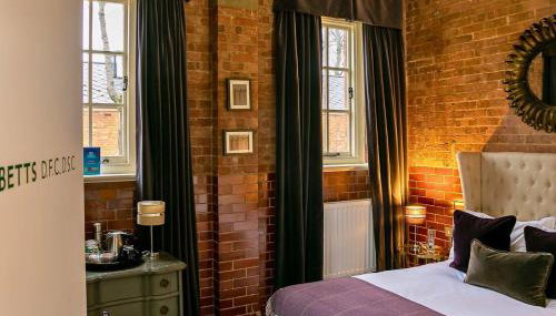 Betts (Private Ensuite room) at Bicester Heritage - Foto 5