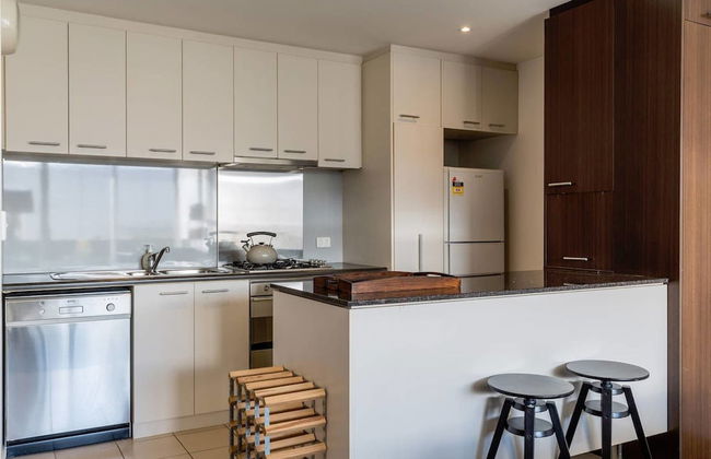 Mika, 2bdr Fitzroy pad With Secure Parking - Foto 10