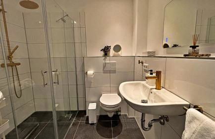 Sonnenplatz mit Parkplatz - Zentral und Elegant - Foto 7